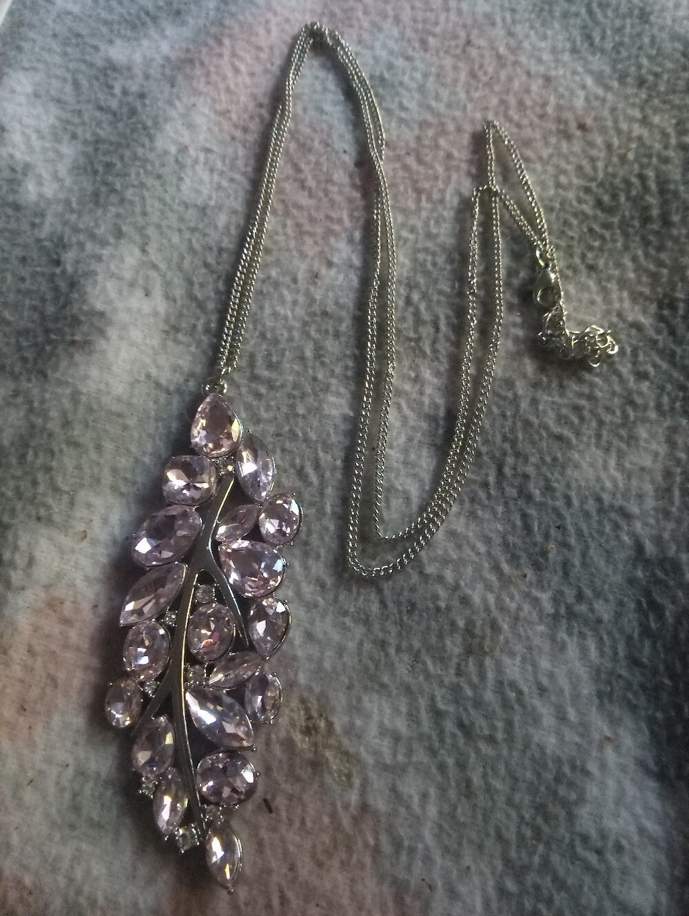 💝 Elegant Silver Crystal Leaf Pendant Necklace  💝